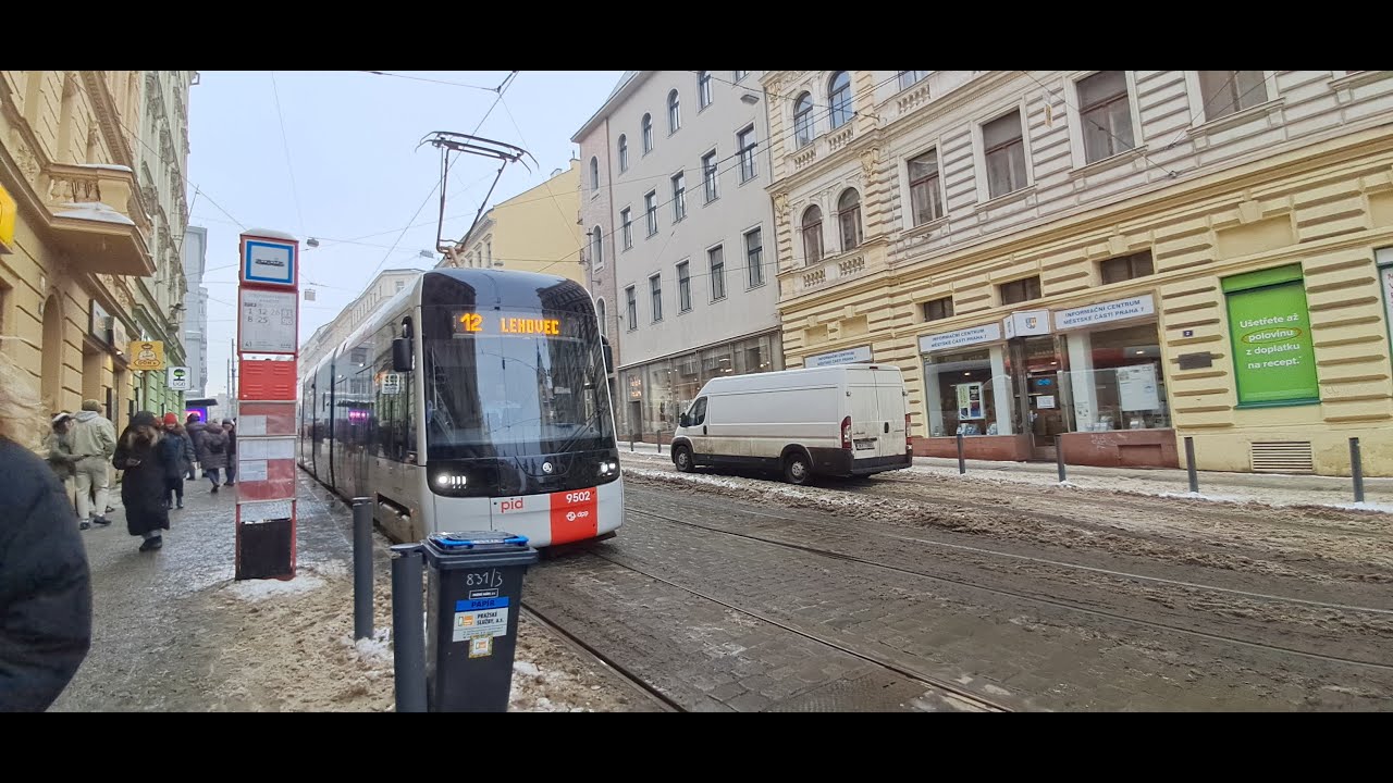 Odjezd 52T 9502 ze zastávky Strossmayerovo náměstí