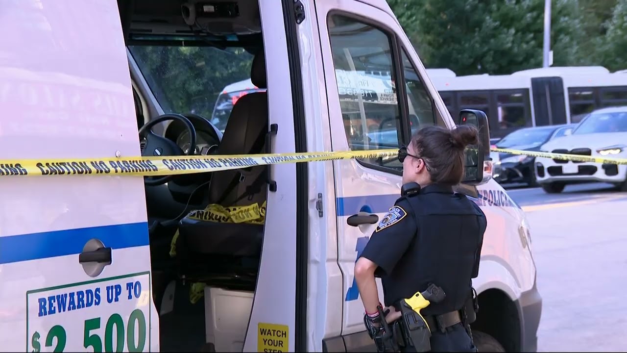 NYPD: 1 dead, 1 arrested following stabbing in Bronx smoke shop