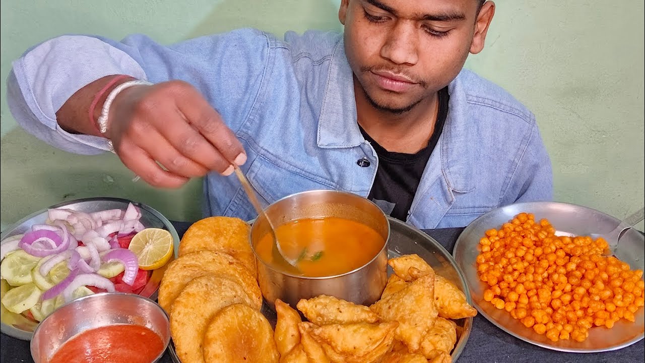 ASMR Eating samosa, aloo ki sabji, matar kachodi, mithi bundi, salad😋