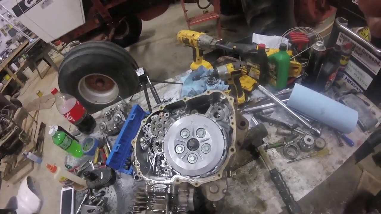 How to take out the timing chain on a Trx400ex!