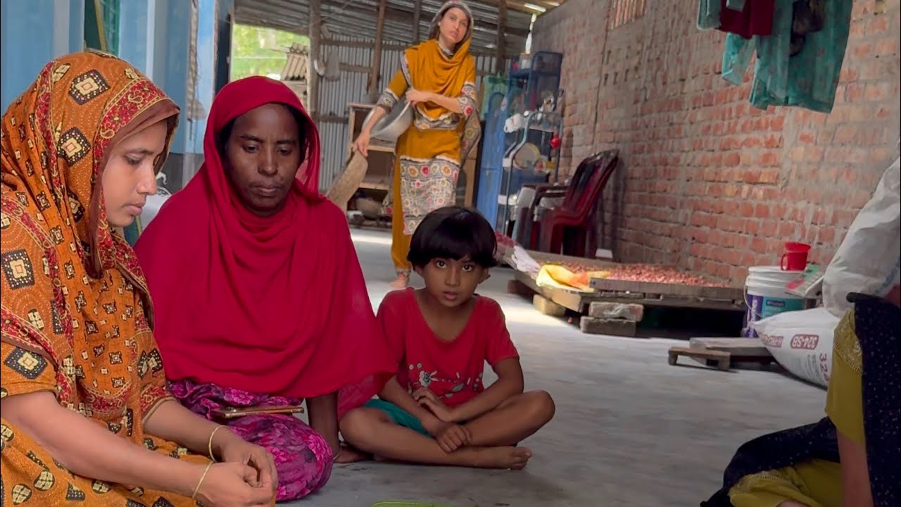 তুলিকে পাড়ার সবাই অনেক ভালোবাসে