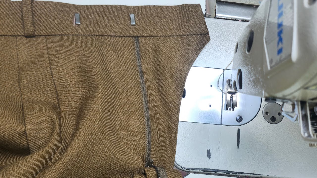 इंटीग्रेटेड वॉच पॉकेट (Watch/Coin Pocket)