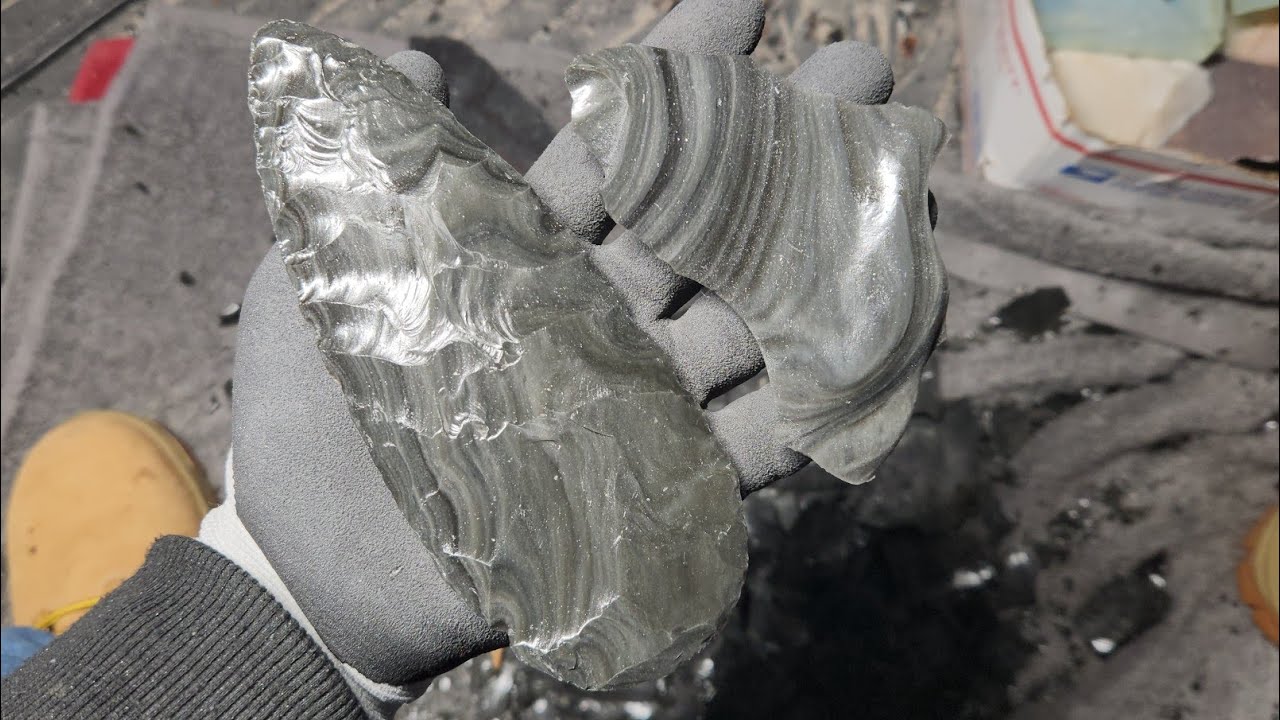 2081 - Arrowhead Spalls and a Biface #flintknapping