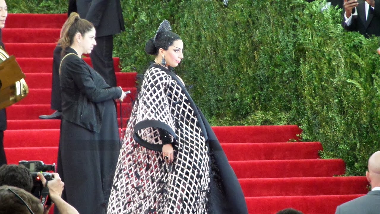 Lady Gaga & Rihanna arrives at the Met Gala 2015