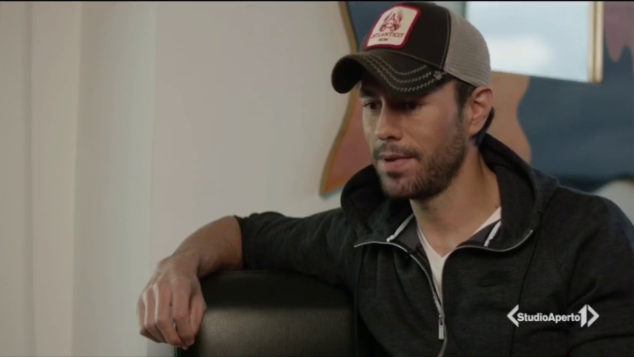 Enrique Iglesias Talks With “Studio Aperto”