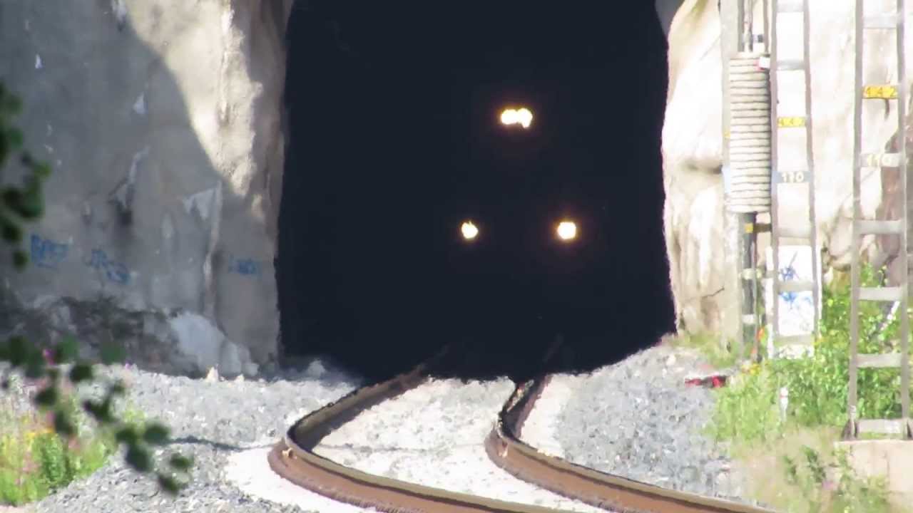IC66 train passes Pieni Neulamäki tunnel, Kuopio