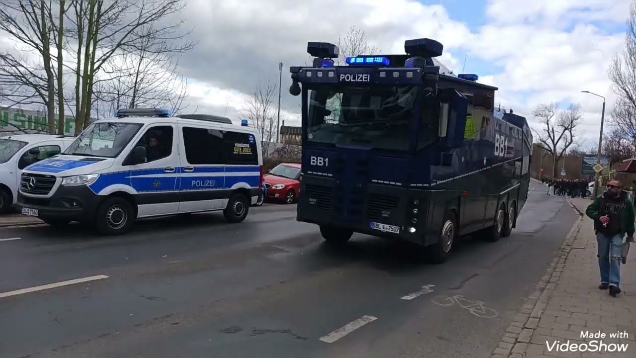 Polizei Großeinsatz  beim Fußballspiel zwischen Chemie Leipzig und Lokomotive Leipzig am 6,4,2025