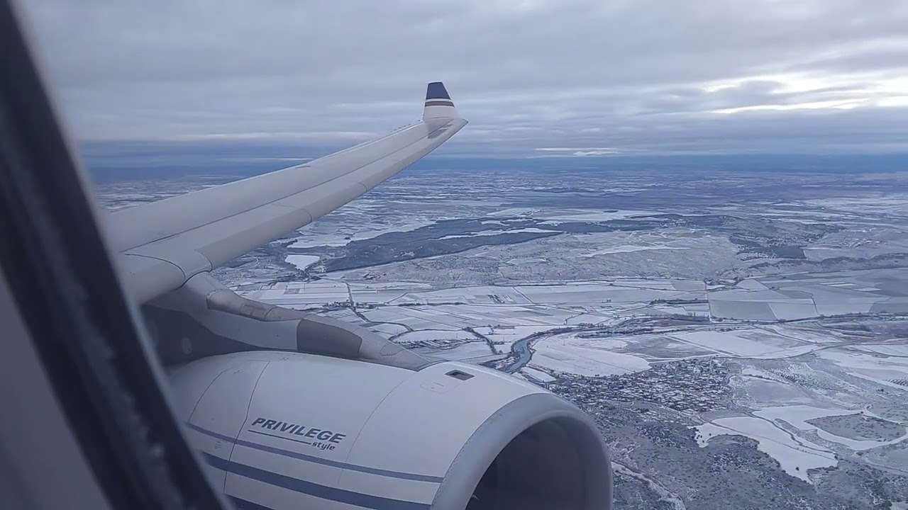 IB274 Aterrizaje con nieve / Landing at Madrid | Iberia (Privilege Style) | EC-NZJ | Airbus A330-243