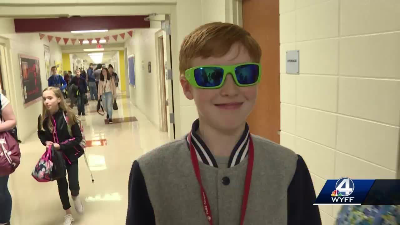 Students welcome back classmate with eye cancer, all sporting shades