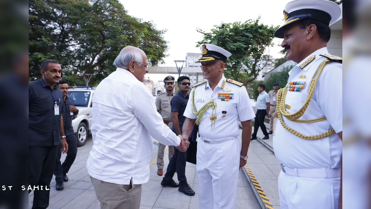 CREST UNVEILING CEREMONY SURAT INDIAN NAVY&rsquo;S PROJECT 15B WARSHIP