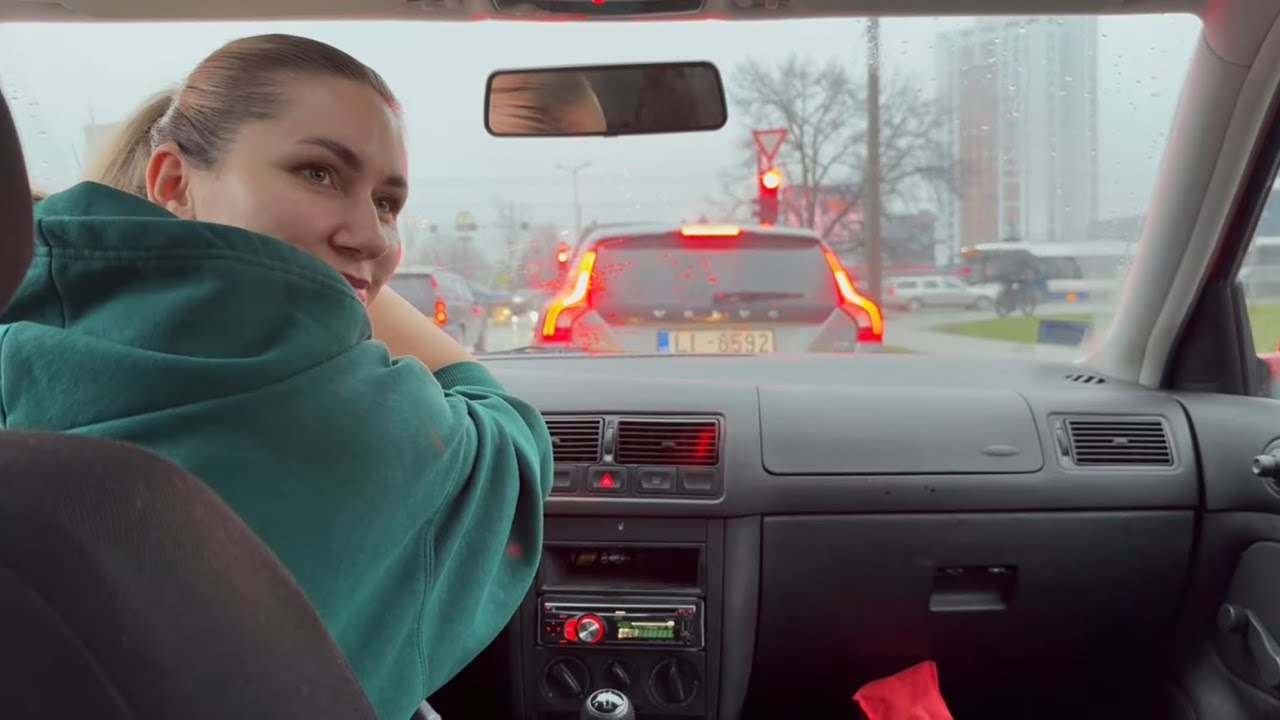 Car Revving sound🔊MANUAL DRIVING VIDEO ASMR💪Old car driving by girl😎Engine sound revvingDriving ASMR