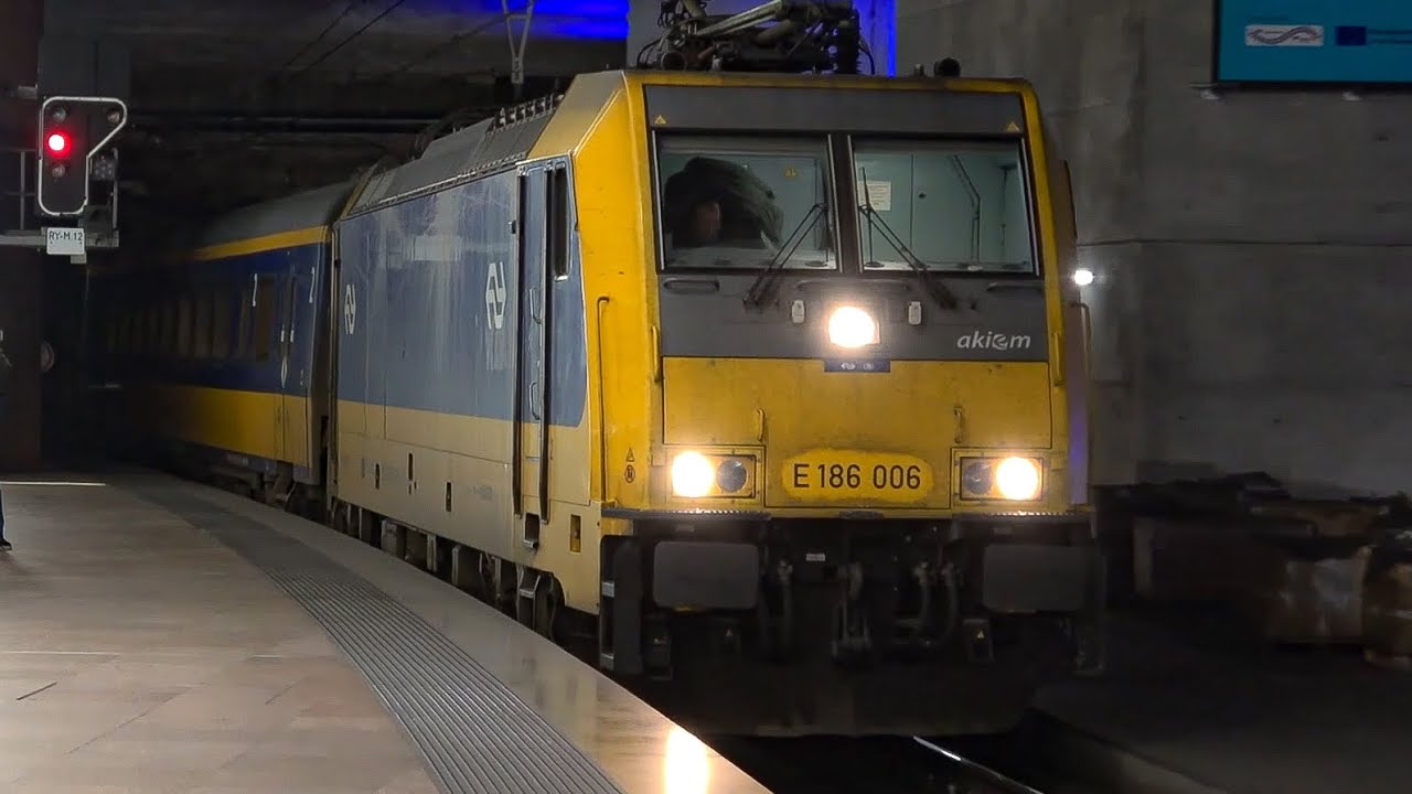 Trains at Antwerpen-Centraal Station (4K) 23-12-24