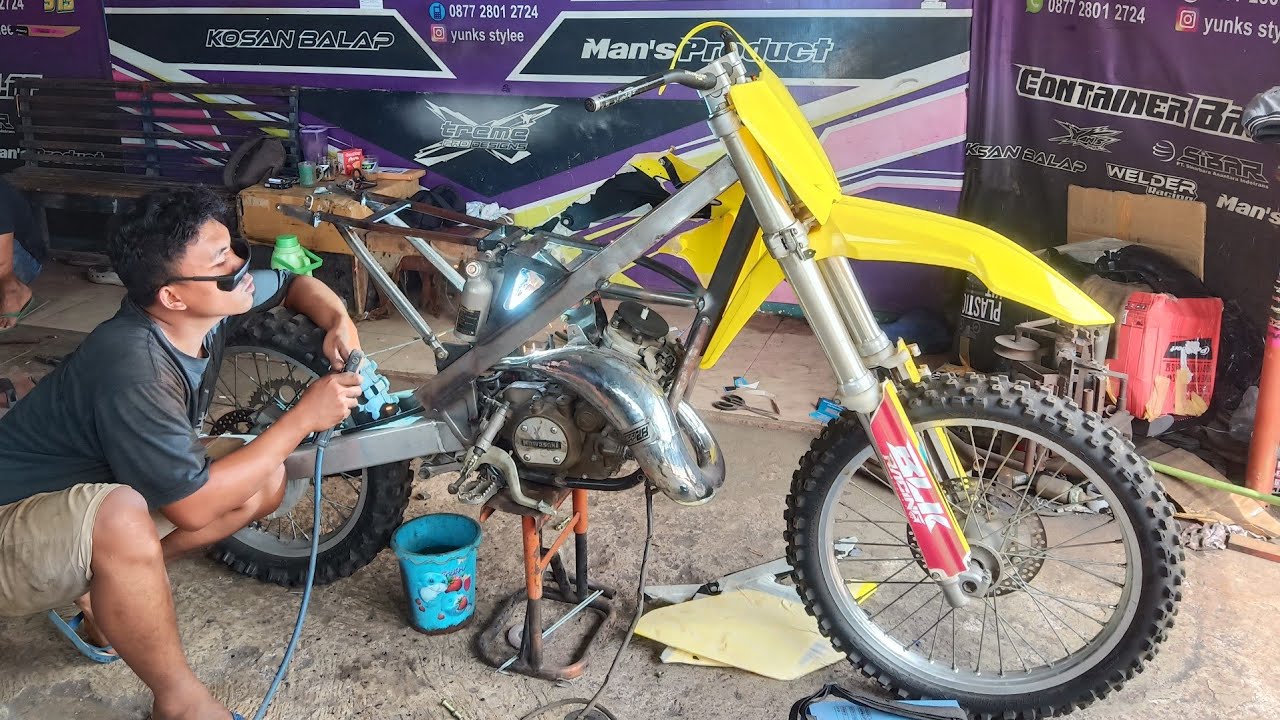 Tahap awal pembuatan frame kawasaki ninja body set suzuki RM!! kerennn!!!