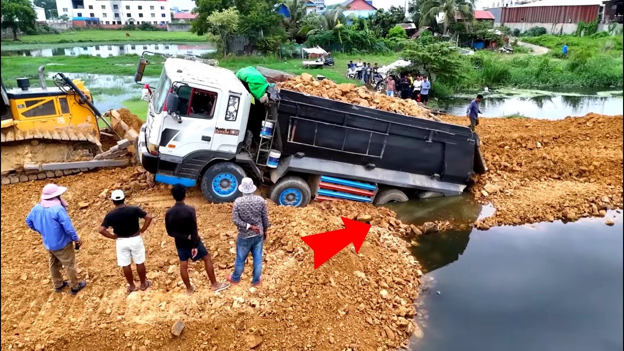 Incredible Landfill Dump Truck 25ton Back Uploading Overturned into pond water Rescue bulldozer SHA…