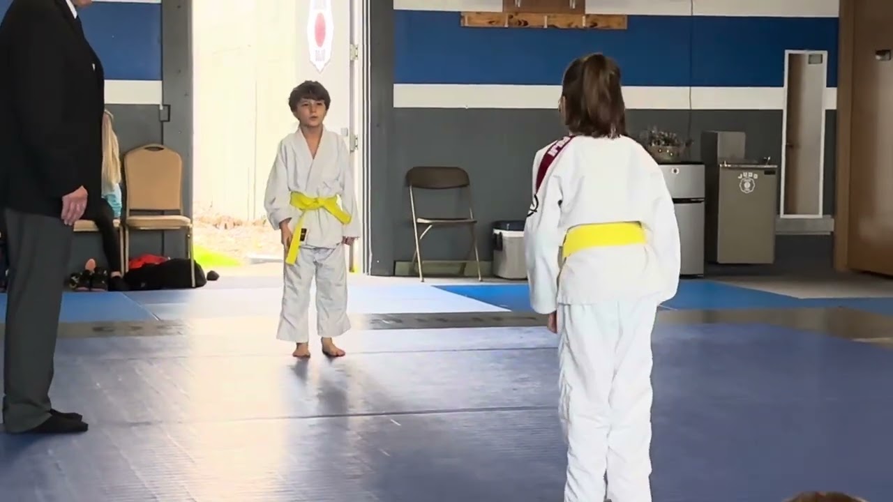 Judo Girl Beats Aggressive Boy with Last-Second Tai-otoshi Ippon! 【逆轉勝】Amelia對戰猛烈黃帶男生！最後一秒大腰一本勝！