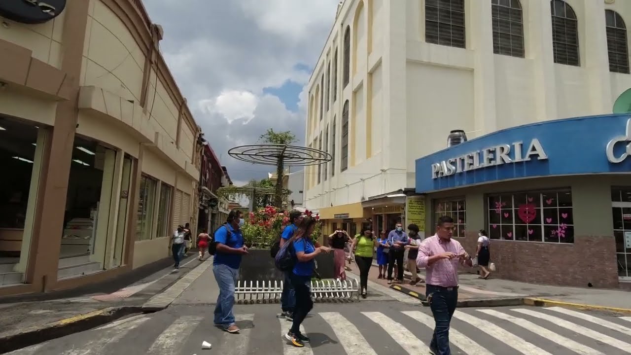 Walking DOWNTOWN San Salvador