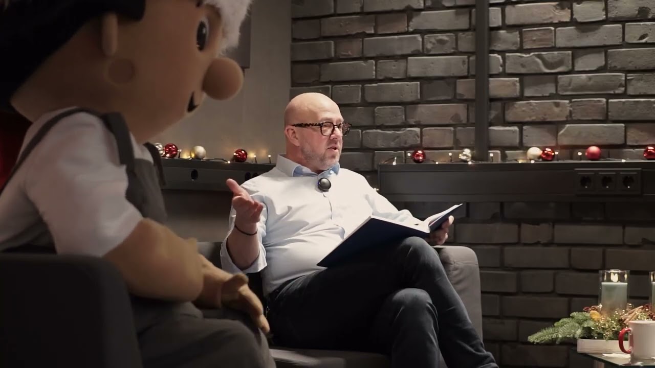 Das OBO Männchen hilft dem Weihnachtsmann