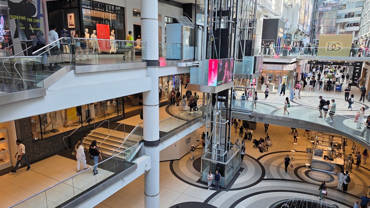 Walking Tour of Toronto Eaton Centre
