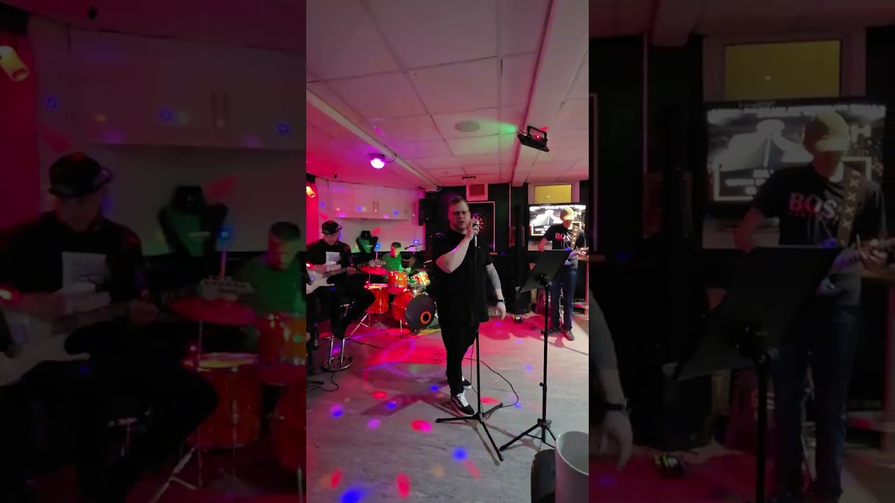 Dakota : @Thecheckmates-coverband 