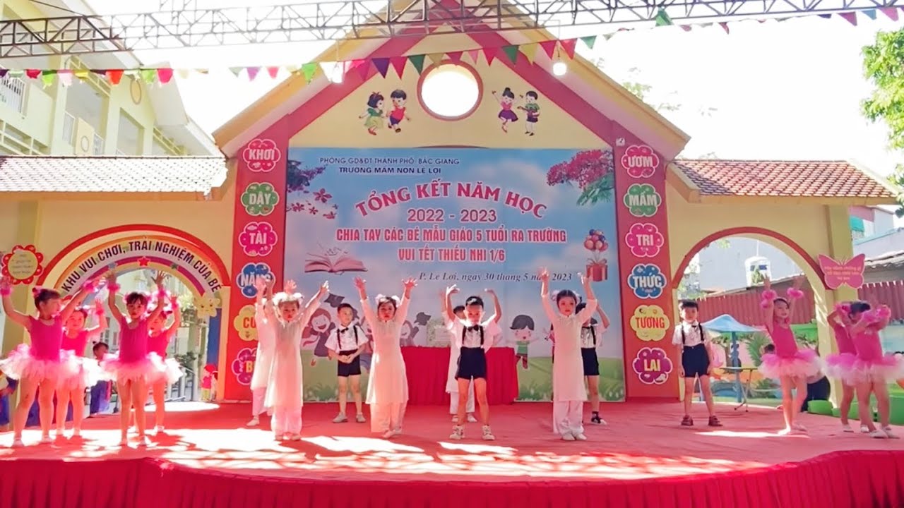 Liên khúc: Em yêu trường em - Bay lên nhé ước mơ - Tạm biệt trường Mầm non - MN Lê Lợi