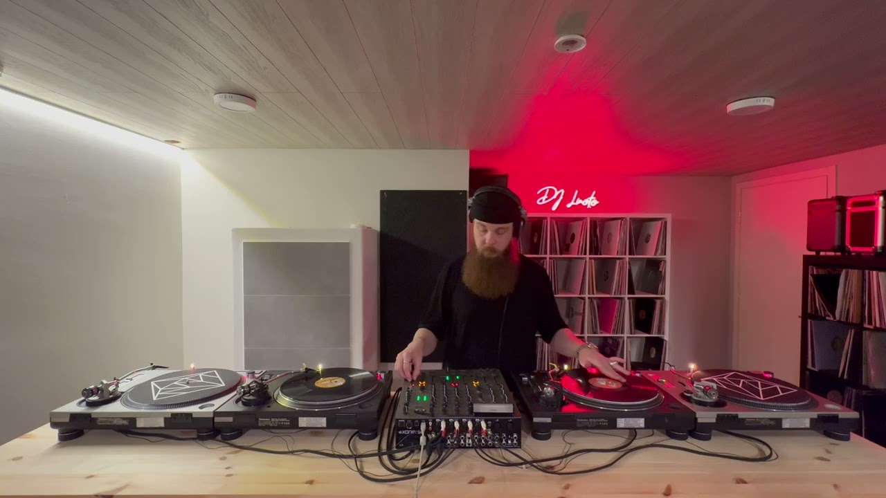 House/Garage/Deep House NYE 2025 Vinyl Only Mix - DJ Luoto