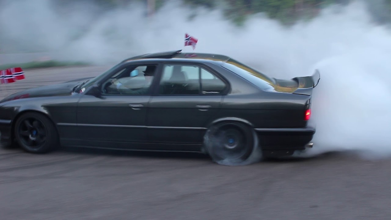 BMW E34 with S54 burnout