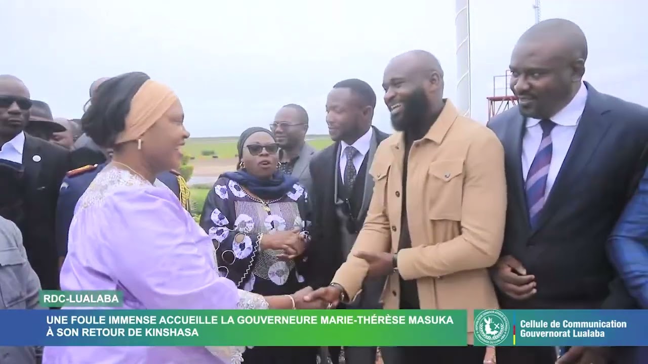 UNE FOULE IMMENSE ACCUEILLE LA GOUVERNEURE FIFI MASUKA SAINI A SON RETOUR DE KINSHASA 