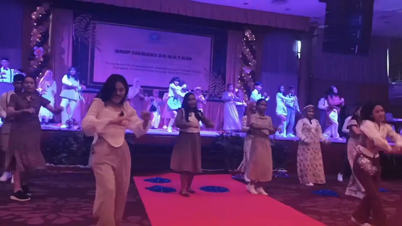 Flashmob Perpisahan Kelas 9 SMP 20 Batam Gaya Tempo Doeloe