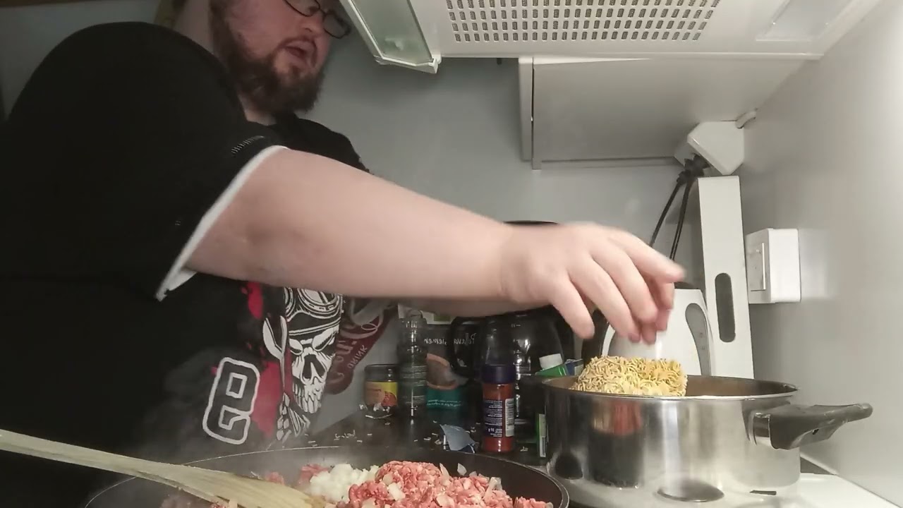 Kokkaus jakso jauheliha kermainen kastike & nuudelit 