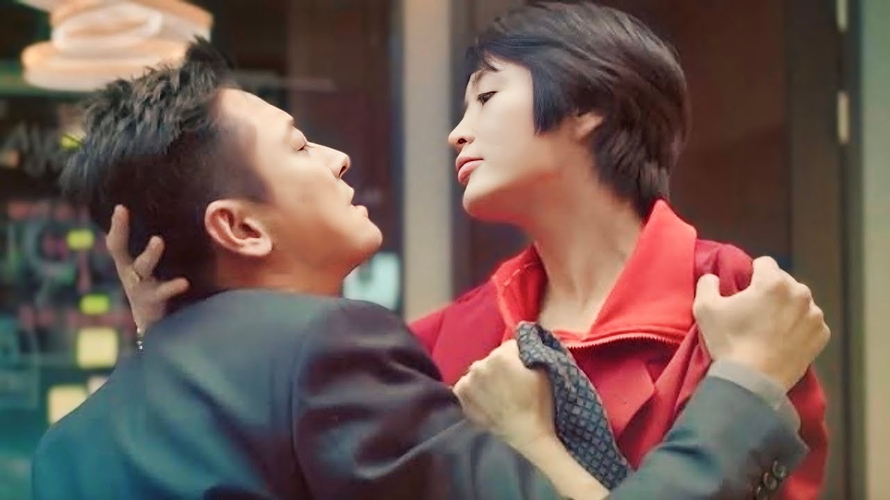 محاميه فقيره بتستغل اغني محامي في البلد وبتوقعه في حبها علشان توصل لحلمها