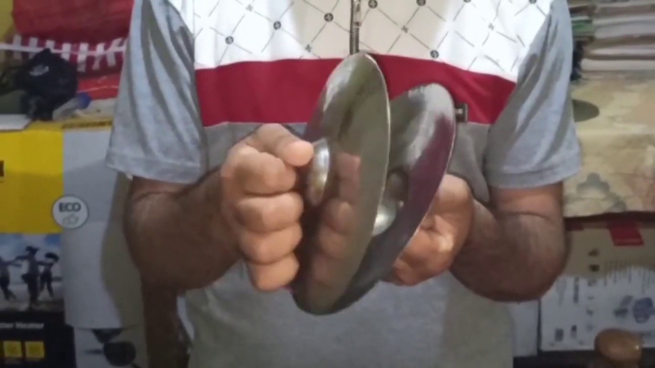 تعليم الضرب علي الدف _ learning to play the cymbals daff