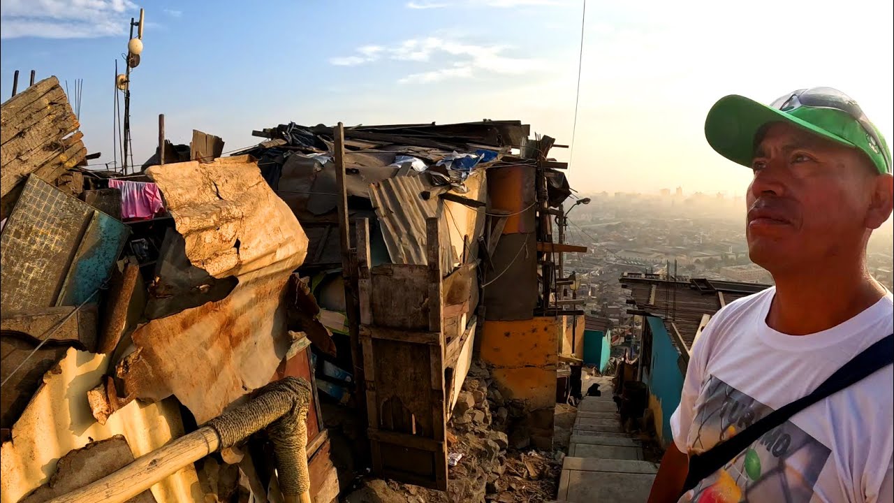 LA DURA VIDA EN LO ALTO DEL CERRO SAN CRISTÓBAL | Una casa construída con reciclaje | DILO NOMÁS