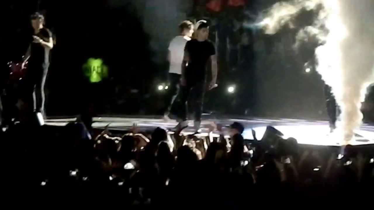 One Direction - One Way or Another - August 9, 2013 (Los Angeles) - Harry Coughing