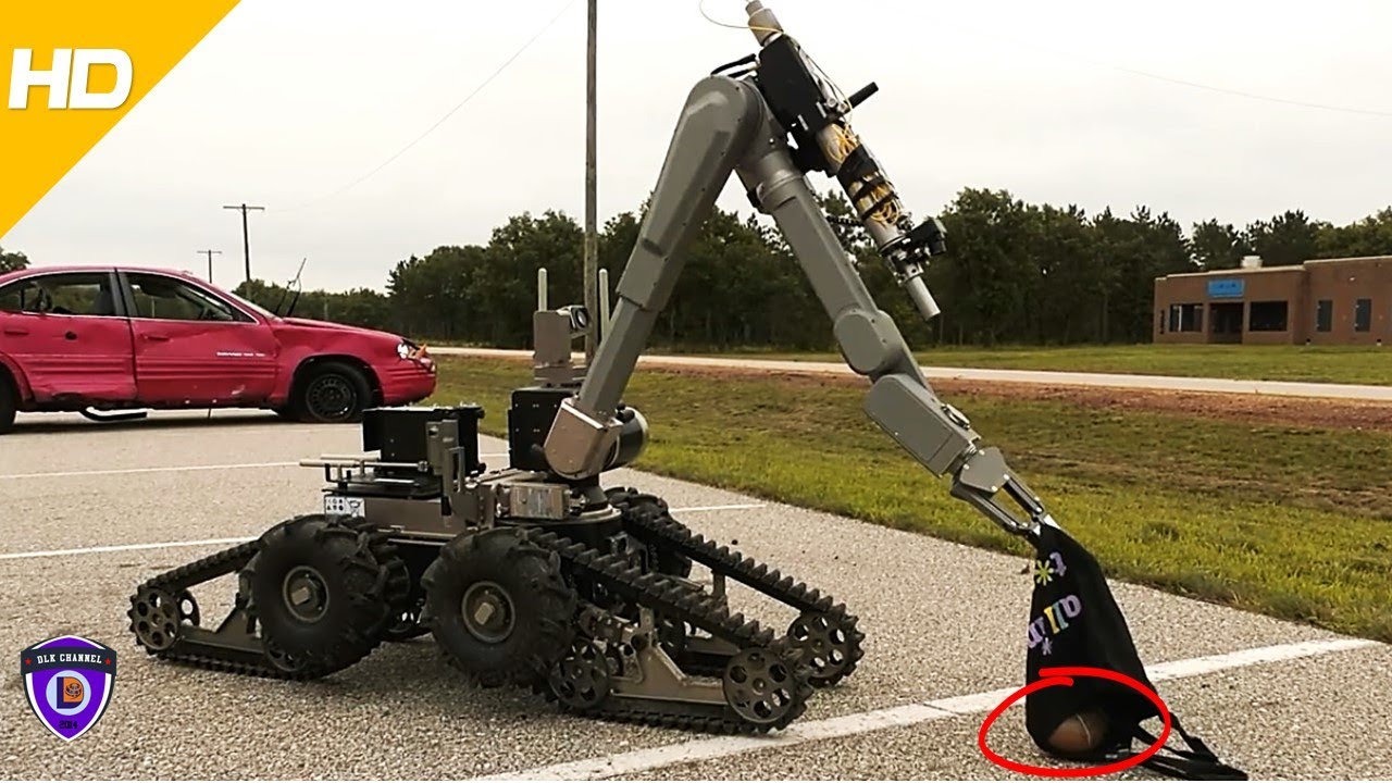 EOD Technicians Operate a New Telerob Telemax Robot