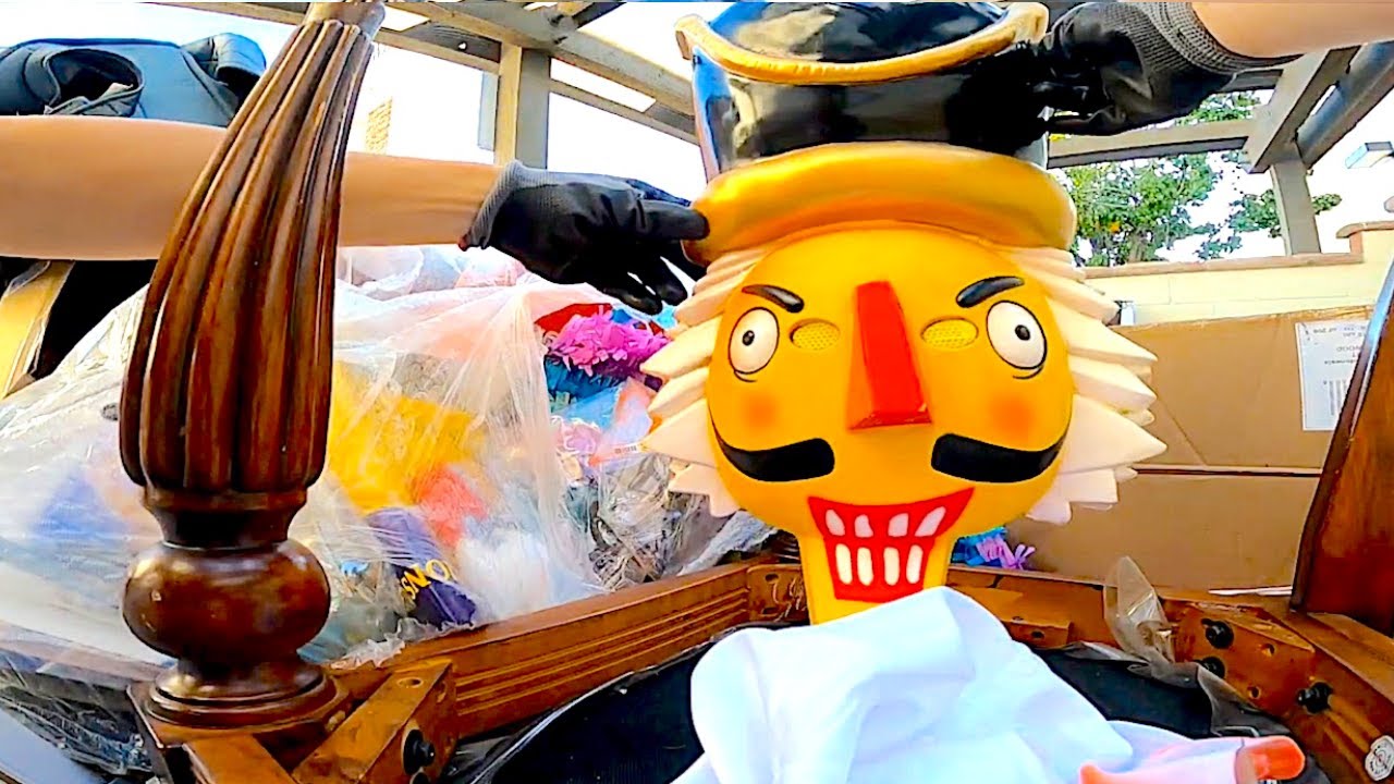 Dumpster Diving- Store Closed! Look what they threw away!