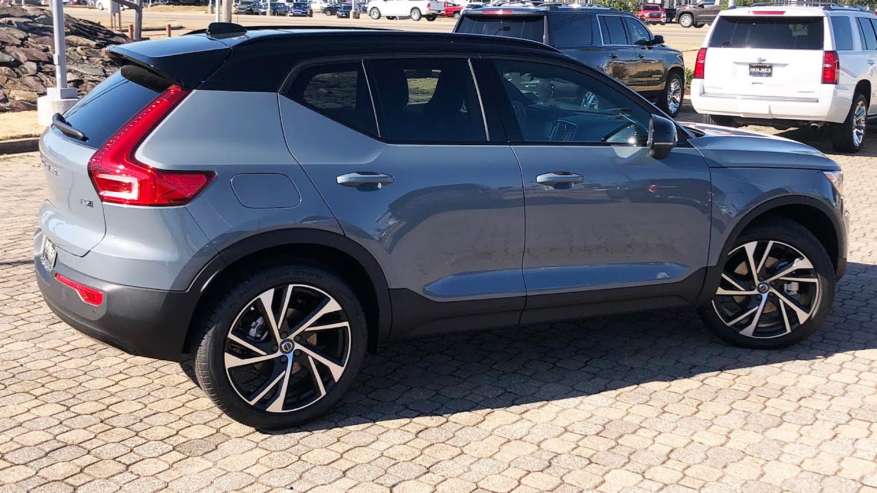 2022 Volvo XC40 T5 R-Design - Is It The KING Of Luxury Subcompact SUVs?