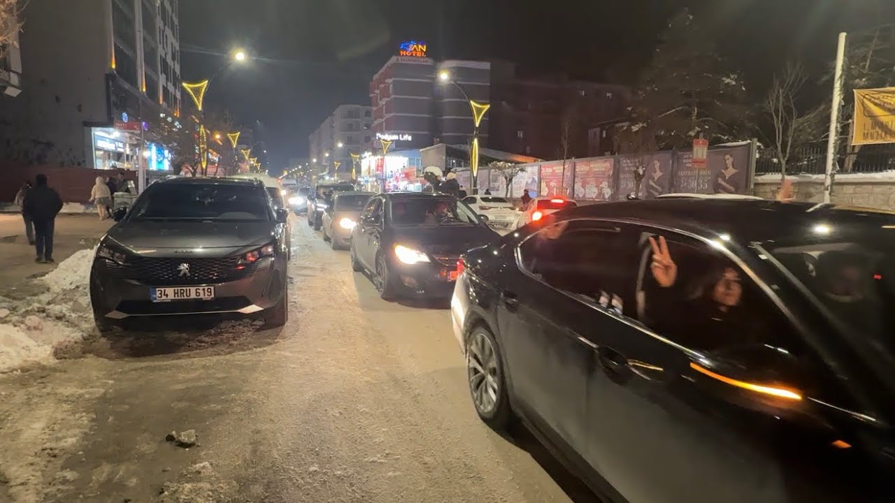 Van’da Suriye'nin kuzeyi için konvoy: Polis ve vekiller arasında gerginlik