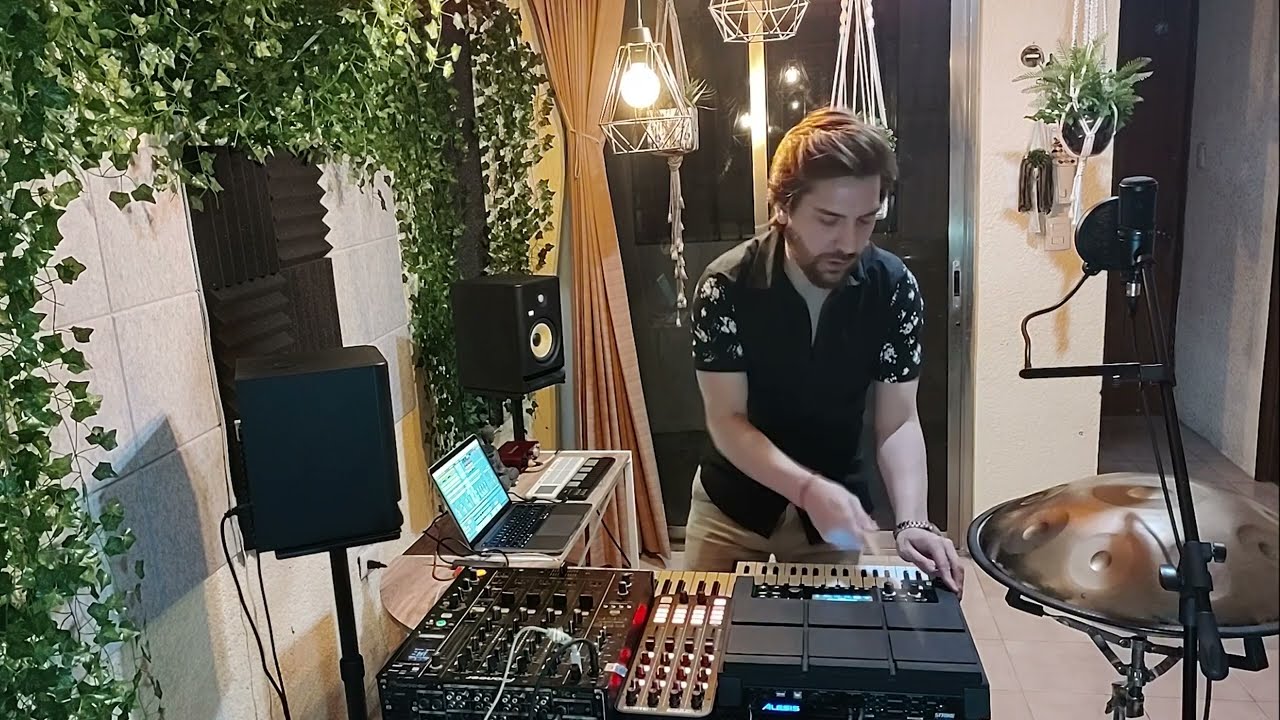 Eduardo McGregor - The Hunt ( Live )
