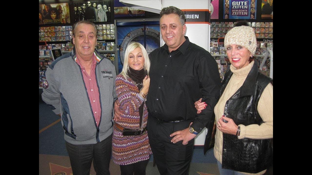 Die Fussbroichs QVC im Wohnzimmer