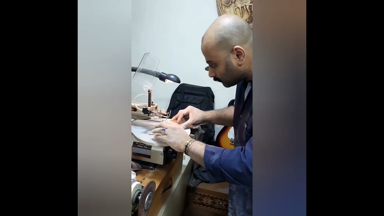 صيانة لعود قديم به تلف بالقصعة والزند والبنجق والملاوى تمت الصيانة وتجديد العود بواسطة صلاح يوسف