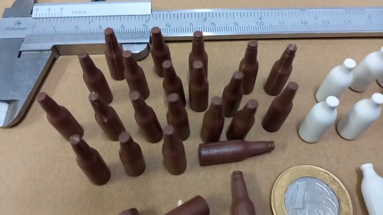 Garrafas em miniatura - leite e cerveja