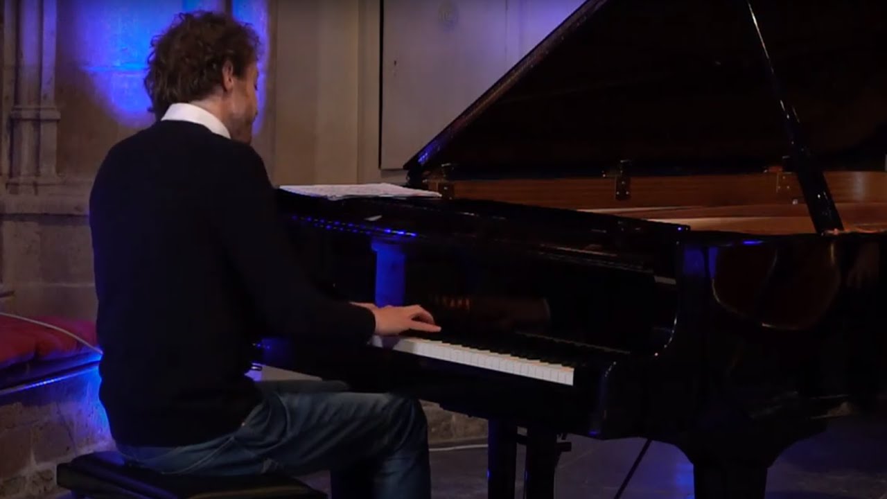 Improvised variations on HINEH MA TOV (live) | Piano: Lennart Moree