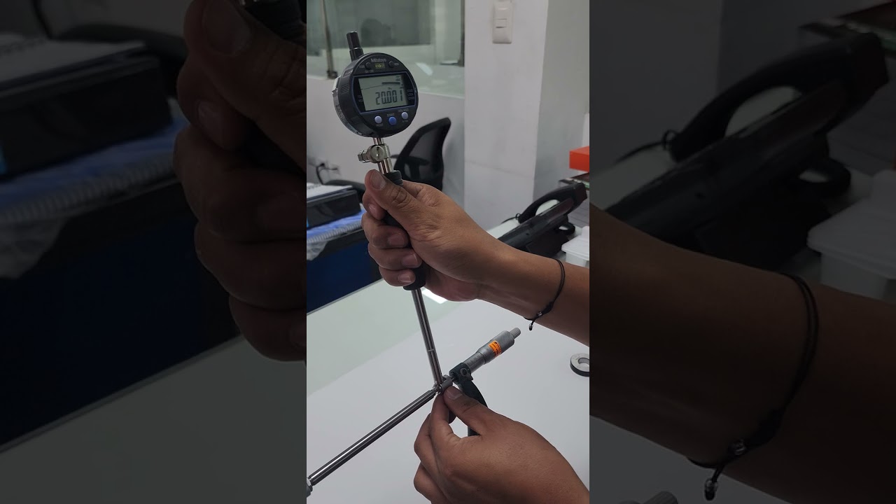 Ajustando Reloj Digital Mitutoyo en Alexometro para medición interior