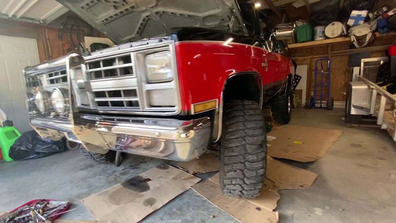 Stock Pitman arm compared side-by-side to drop skyJacker on 1988 k5 Blazer with a 3&rdquo; lift