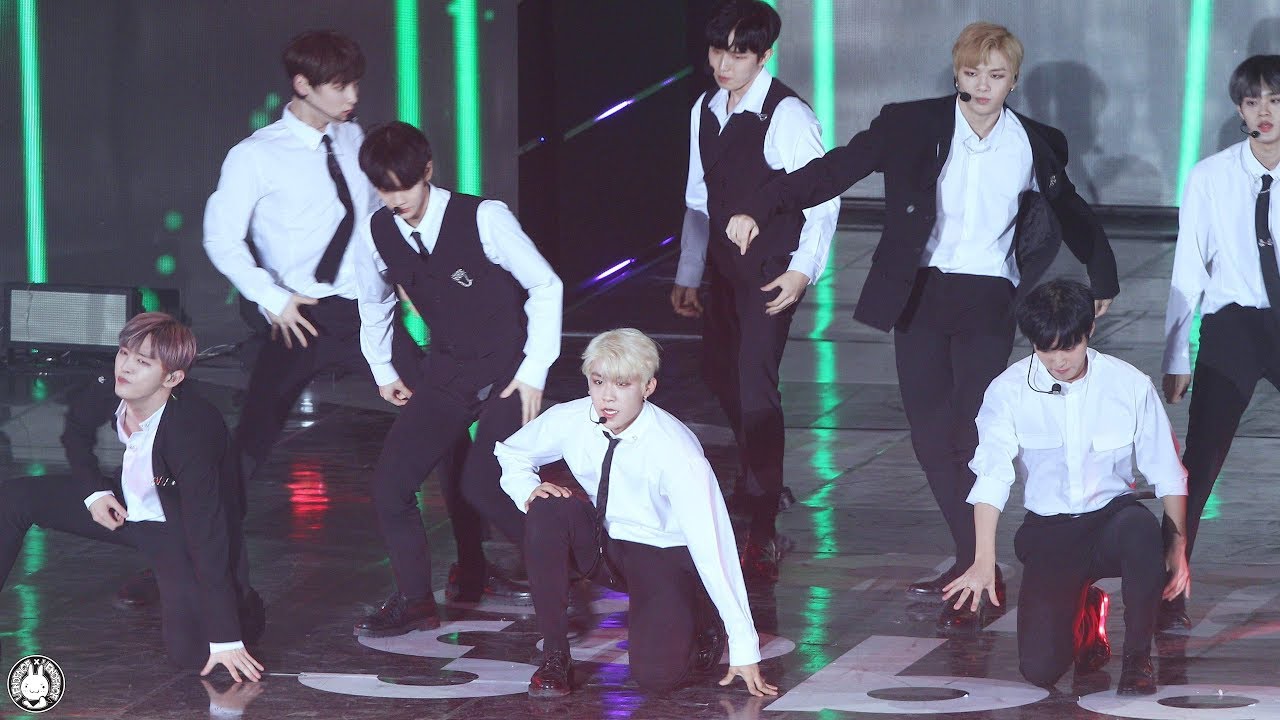 [4K] 180830 워너원 박우진 직캠 '켜줘(Light)' Wanna One Fancam @소리바다 어워드 올림픽체조경기장 By 벤뎅이