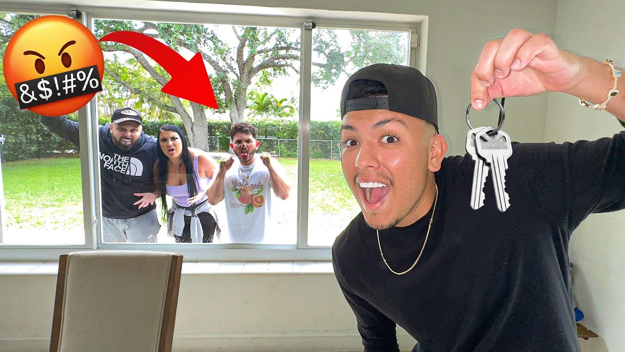 LOCKED OUT *PRANK* ON FAMILY!!