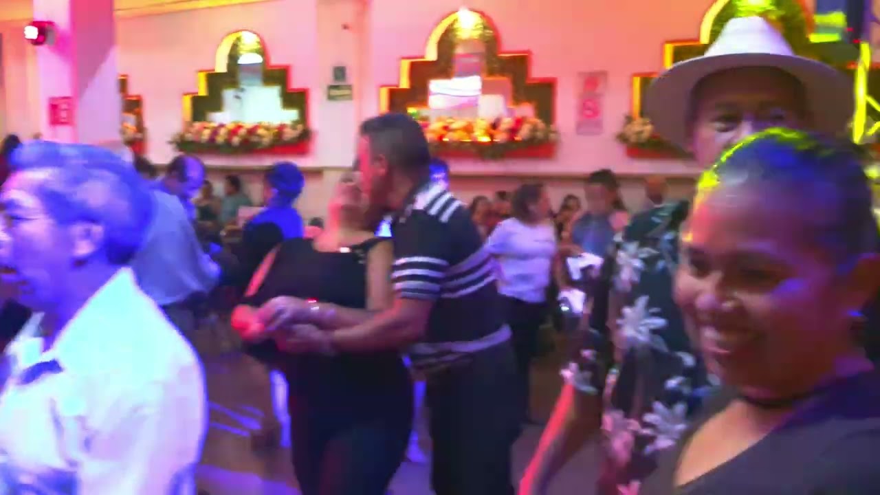Cumbia con La Reina, La Magistral Orquesta de Diego Marin en el Salón Candela Cdmx, viernes 22/7/22