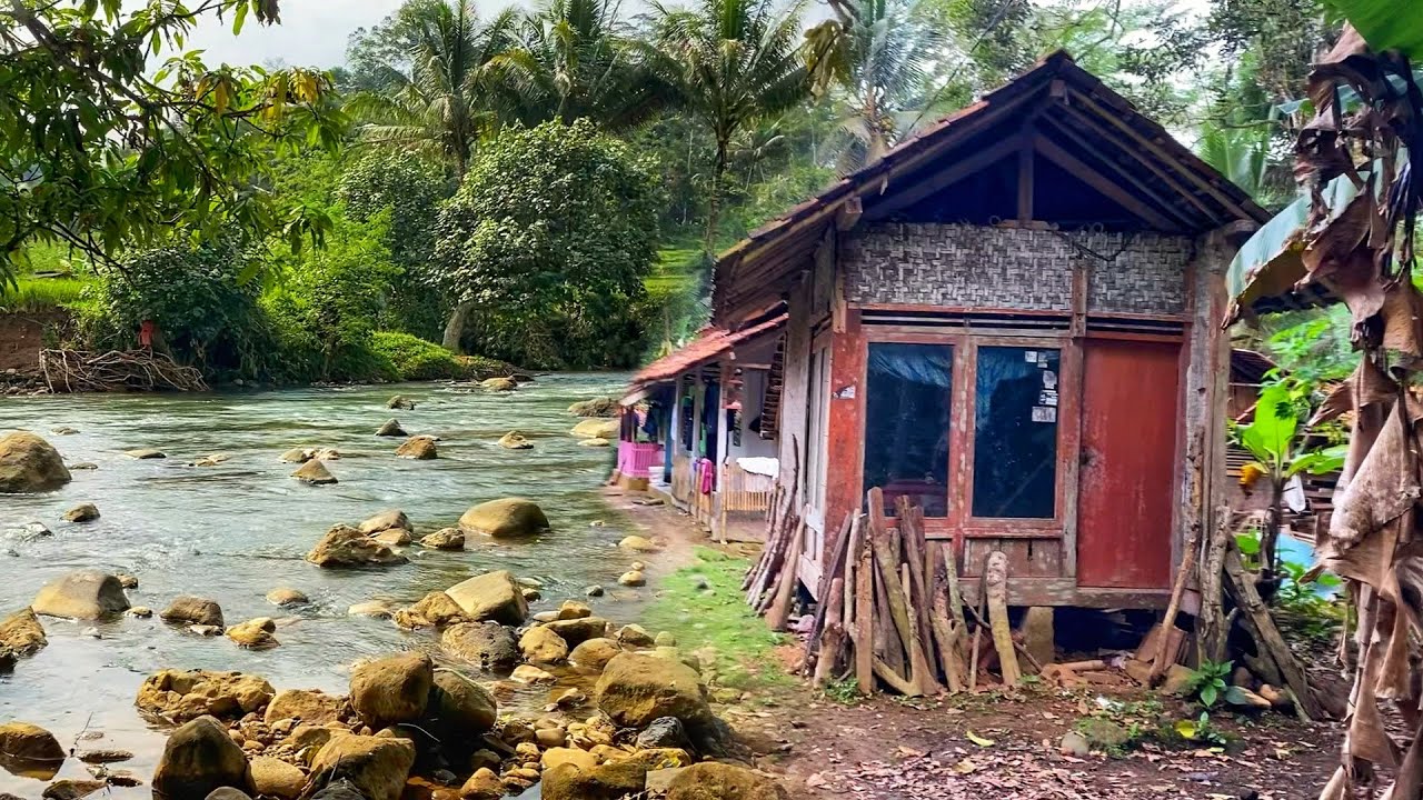 SUASANA SORE YANG TENANG, SEBELUM TURUN HUJAN DI KAMPUNG NAMBAH BETAH, PEDESAAN SUNDA JAWA BARAT