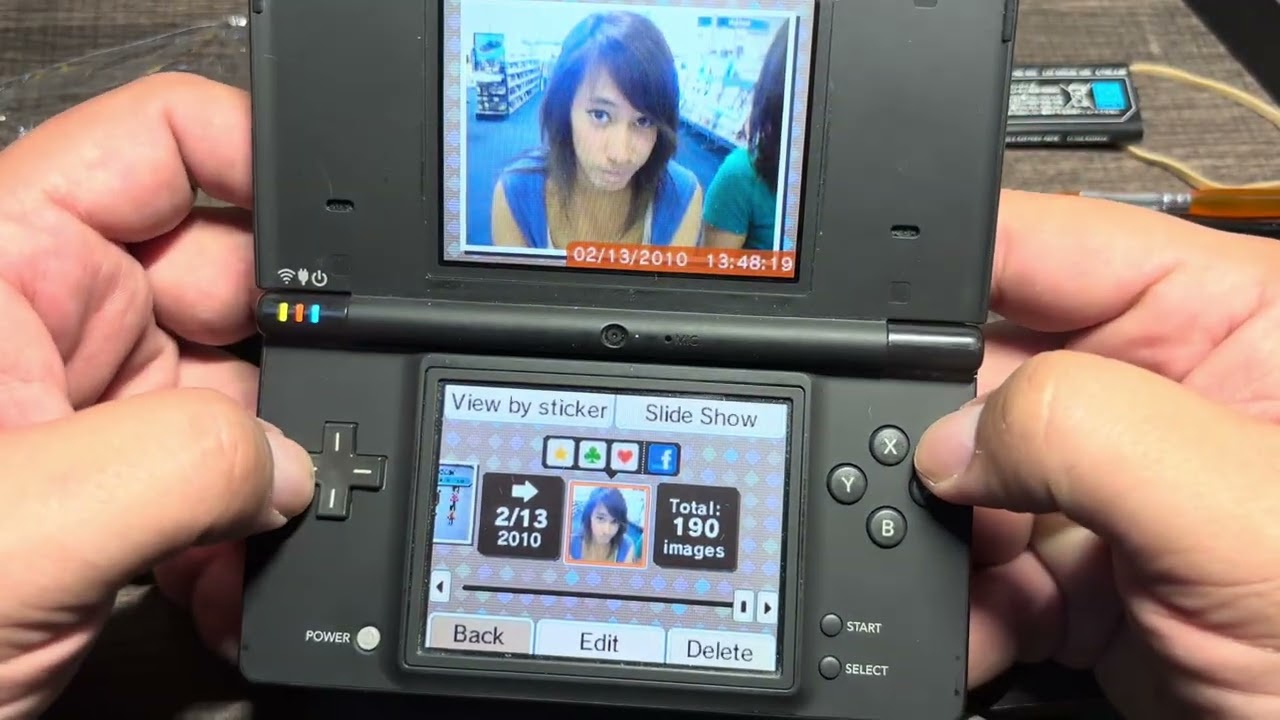Replacing the battery on a Nintendo DSi #videogames #nintendo #dsi 
