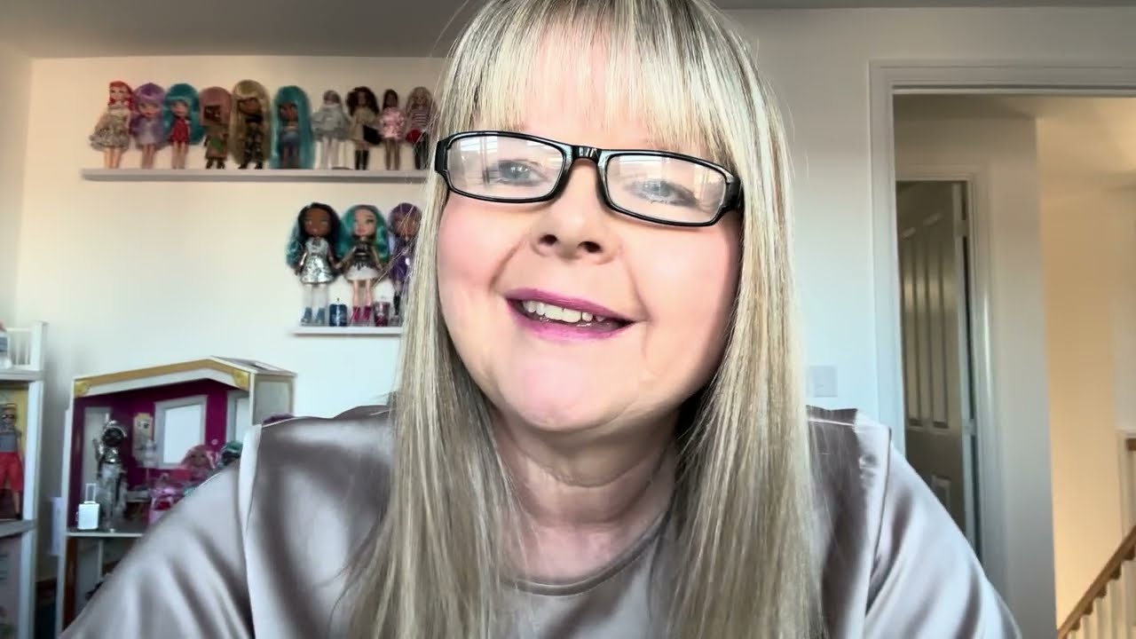Unpacking more vintage Sindy dolls!